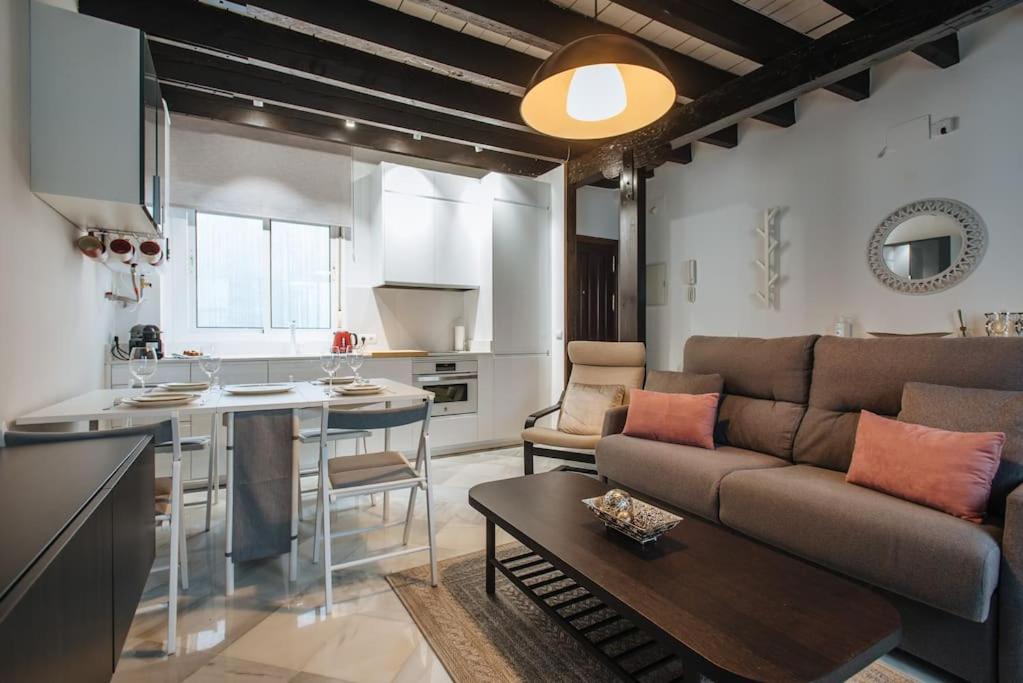 Ad2B Apartment, 300M From Cathedral With 2Br Севілья Екстер'єр фото